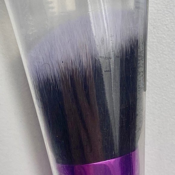 it Cosmetics Show Your Pride Limited Edition Brush - Picture 5 of 5